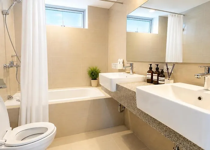 View Corner In Uptown Bgc, Style, Fast Wifi, Walk To Malls, Apartahotel
