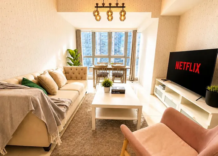View Corner In Uptown Bgc, Style, Fast Wifi, Walk To Malls, Apartahotel *