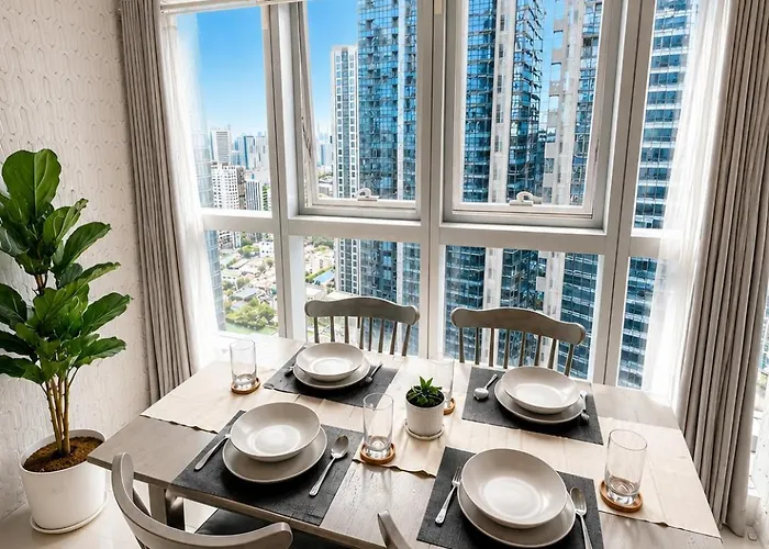 View Corner In Uptown Bgc, Style, Fast Wifi, Walk To Malls, Apartahotel Manila